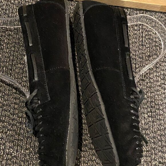 Minnetonka Black leather slip on Moccasin slippers - Picture 8 of 9